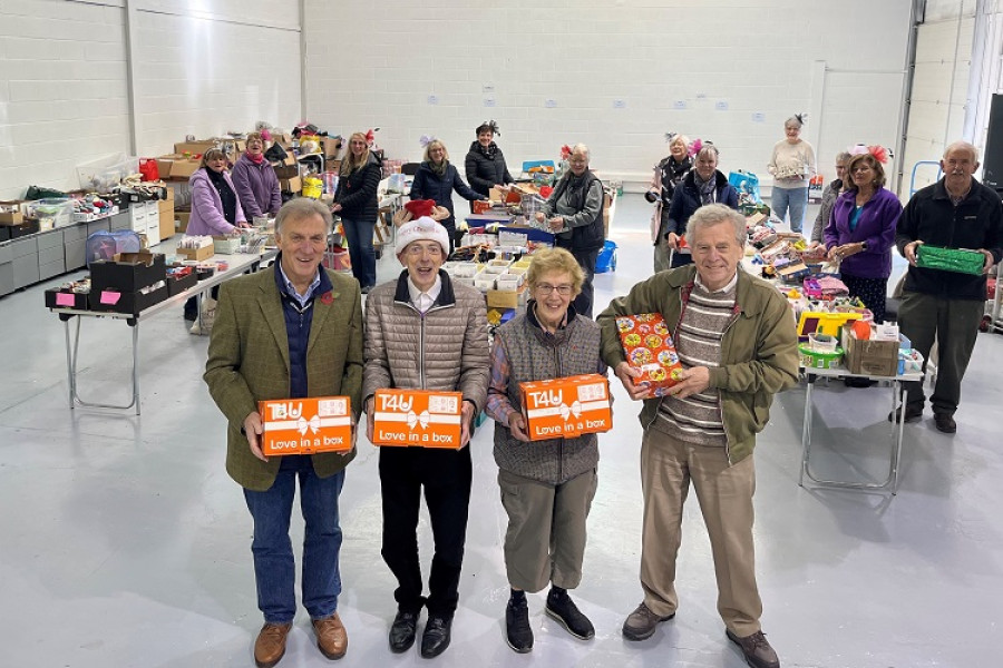 volunteers with shoeboxes for the 2022 shoebox appeal