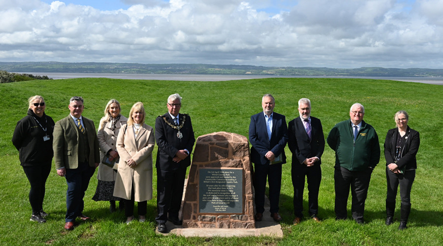 Cllr Jeff Green unveils the plaque at Wirral Country Park