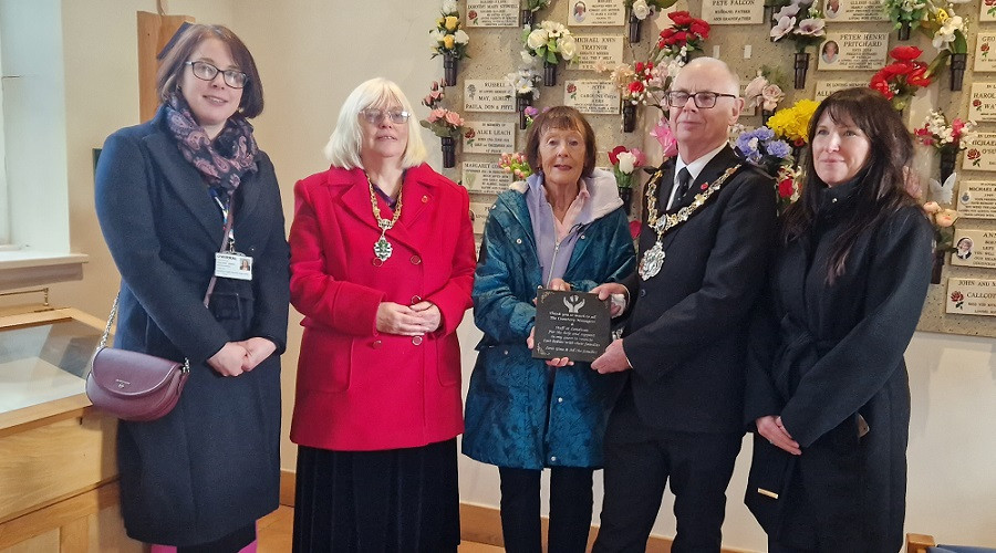 Thank you plaque presented to Landican staff