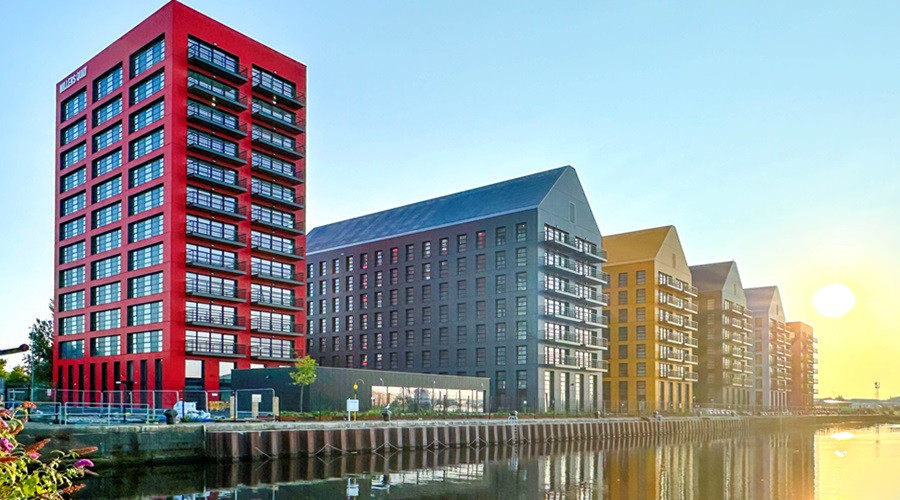 millers quay apartments  in sunshine