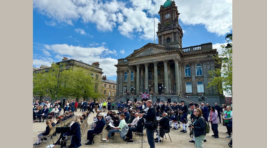 Photo of crowds in Hamilton Square