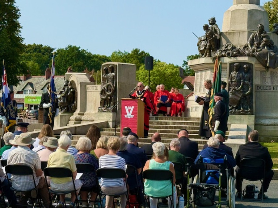Photo of the Mayor speaking at Port Sunlight War Memorial