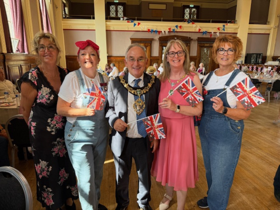 Photo of the Mayor, Mayoress, and volunteers at the 1940s themed tea dance