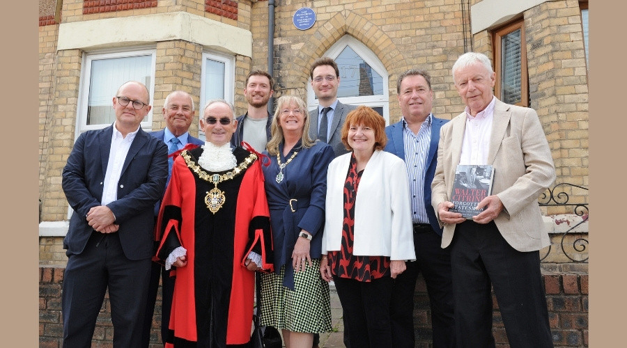 Photo of the Mayor and guests on the step of Lord Citrine's childhood home