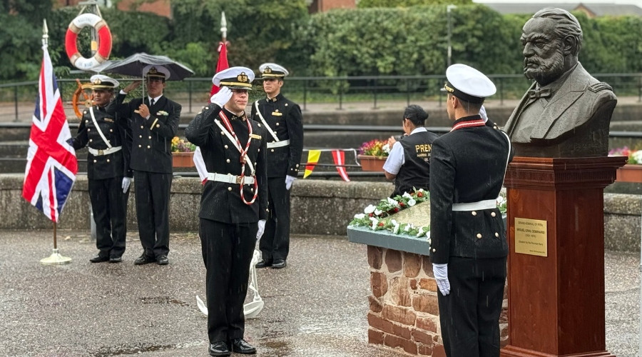 Photo of the ceremony at the memorial to Grand Admiral Grau