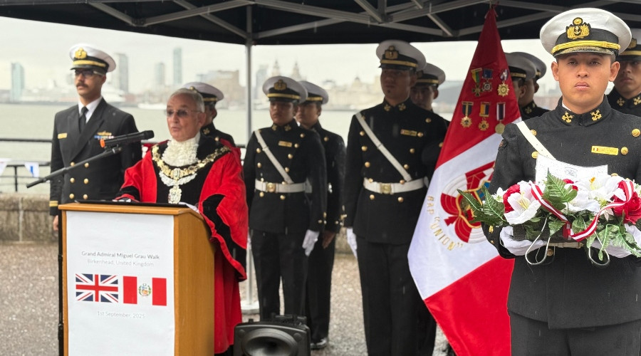 Photo of the Mayor giving a welcome at the event on the Birkenhead waterfront