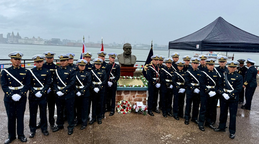 Photo of the crew of BAP Union at the memorial ro Grand Admiral Grau