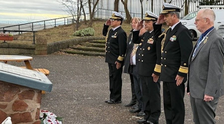 Photo of Naval Officers saluting the memorial
