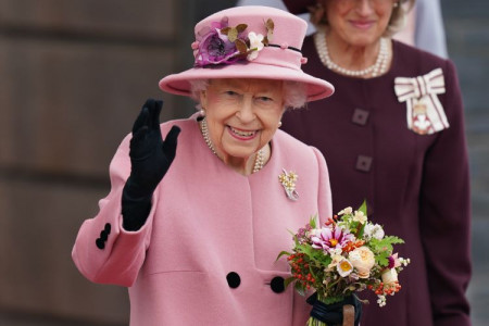 HM The Queen waving to a crowd