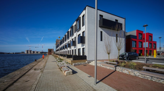 image of redbridge quay homes on the dockside