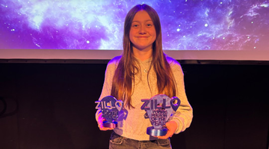 charlotte holding her zillo award