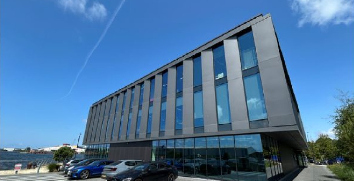  photo of the hythe building